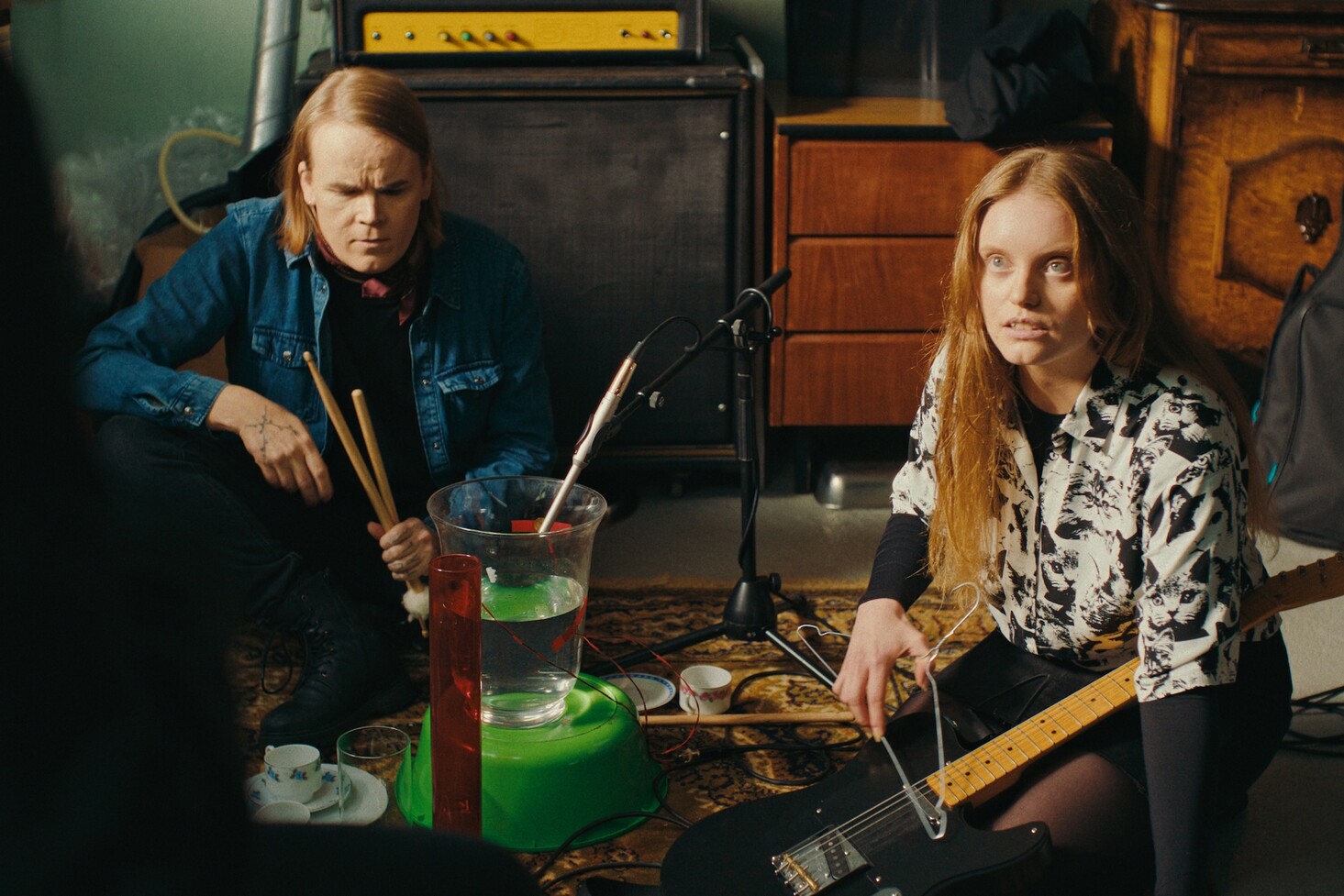 Jossain on valo joka ei sammu -elokuva tulee ensi-iltaan Suomessa 12. syyskuuta. Jossain on valo joka ei sammu -elokuvan pressikuva