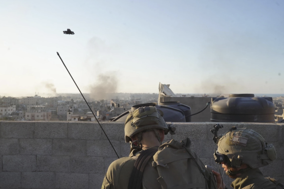 Israelilaiset sotilaat lennättivät droonia joulukuussa 2024. Kuva: Israelin puolustusvoimat. Israelilaiset sotilaat lennättivät droonia joulukuussa 2024. Kuva: Israelin puolustusvoimat.